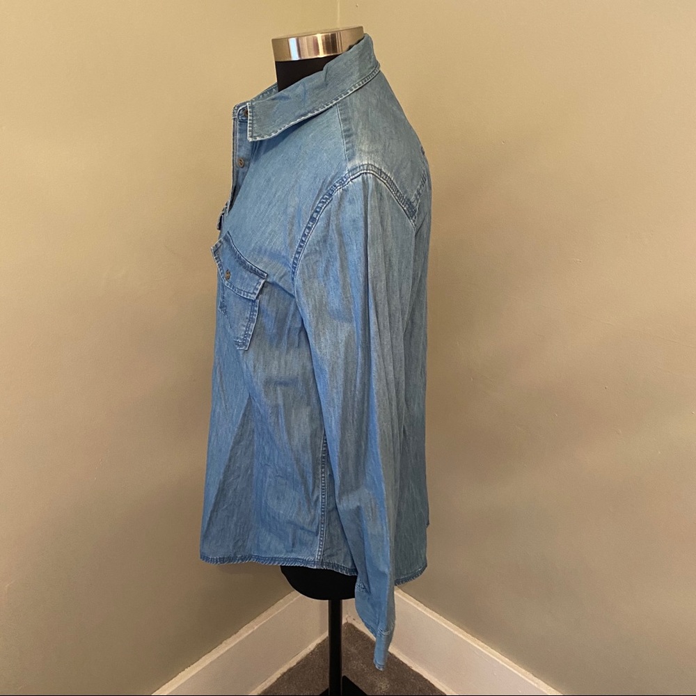 New Light Jean Button Down With Pockets Never Worn - image 4